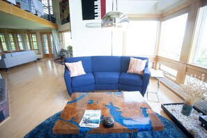 Téléviseur connecté, foyer, jeux vidéo, lecteur de DVD