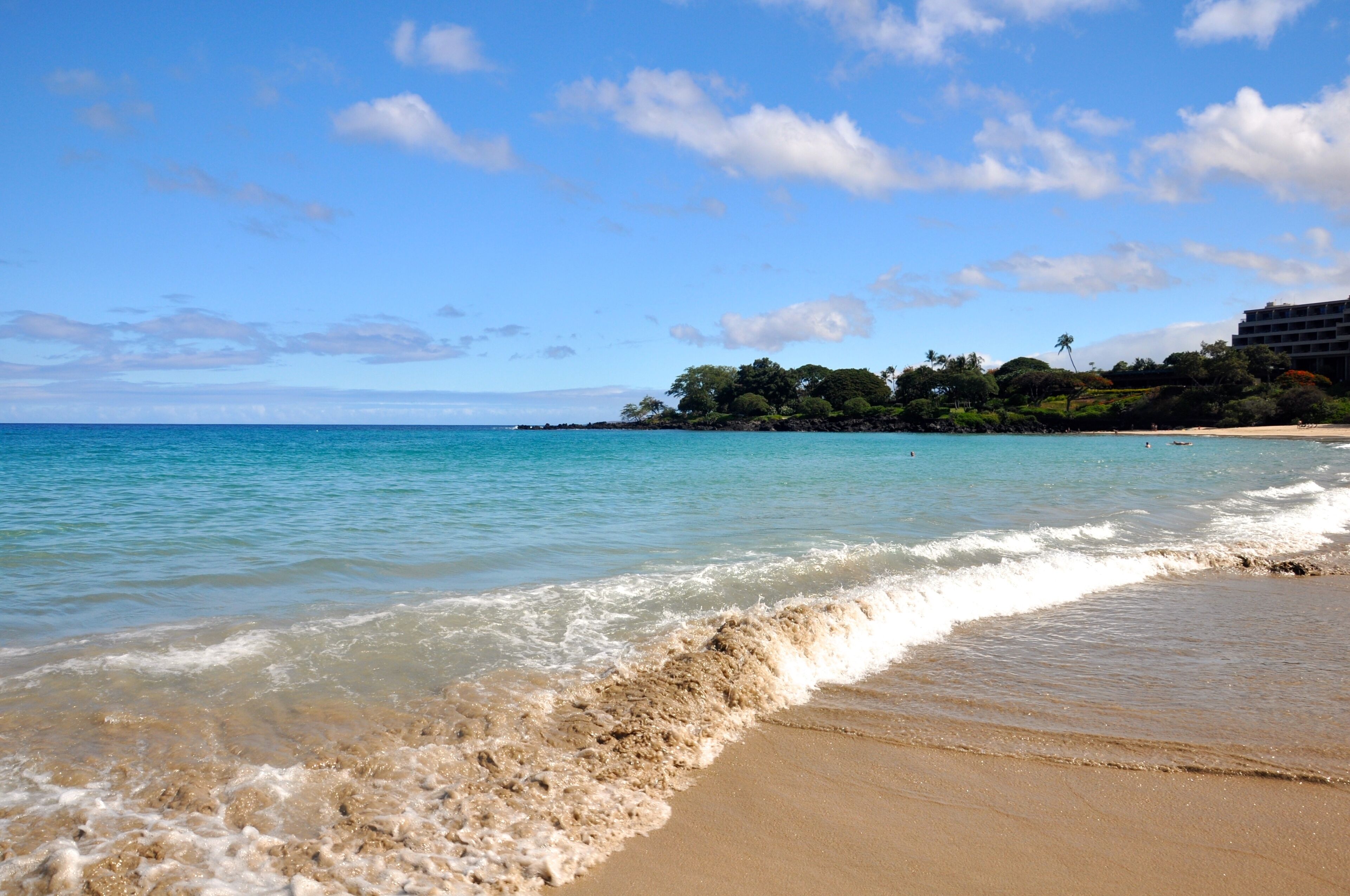 Beach nearby, sun-loungers, beach towels