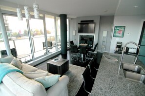 Smart TV, fireplace, Netflix, DVD player