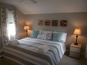 2 bedrooms, iron/ironing board, WiFi, bed sheets - 2-Bdrm, Parking, Fire Place, Outdoor Space, Close to everything. (Provincetown)