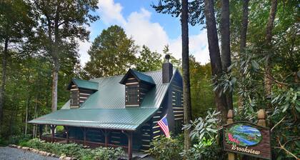 * Ylellinen hirsimökki *: 3 kuninkaata / 1 kuningatar / 4 täyttä (punkkaa) + takka + takka + poreallas + 4TV