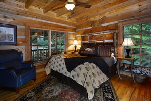 4 bedrooms, desk, iron/ironing board, free WiFi