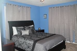 3 bedrooms, desk, iron/ironing board, travel crib