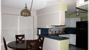 Kaffetrakter/tekoker, kjøleskap, mikrobølgeovn og ovn