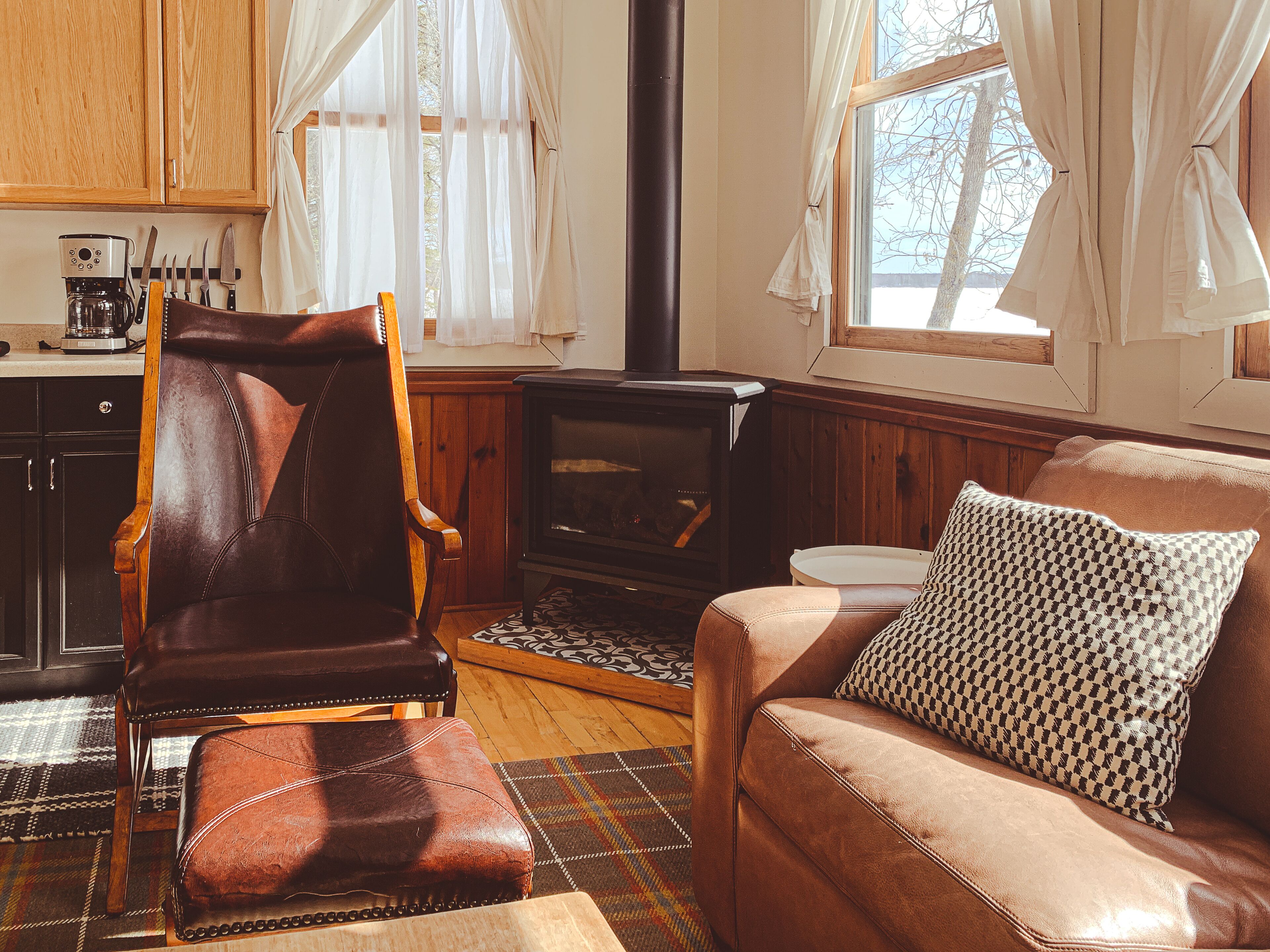 Smart TV, fireplace, stereo