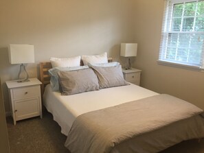 3 makuuhuonetta, silitysrauta/-lauta, ilmainen Wi-Fi, vuodevaatteet