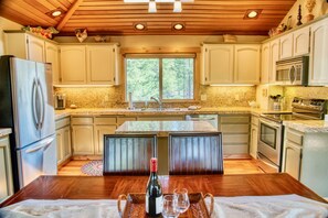 Fridge, microwave, oven, stovetop - Rustic Luxury at Chalet Sarlat:  Lodge-Style Home in Sunriver with A/C & SHARC (Sunriver)