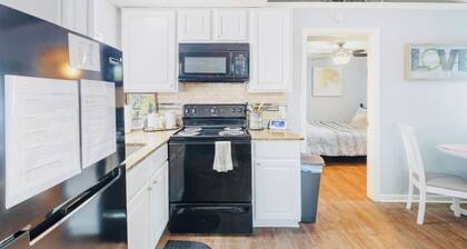 Aggieland Cottage walking distance from A&M campus