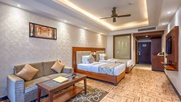 Club Twin Room | 1 bedroom, minibar, in-room safe, desk