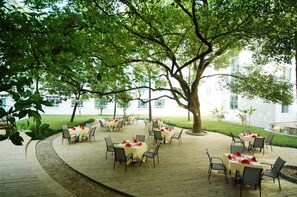 Garden - Hangzhou Huagang HNA Resort (Hangzhou)