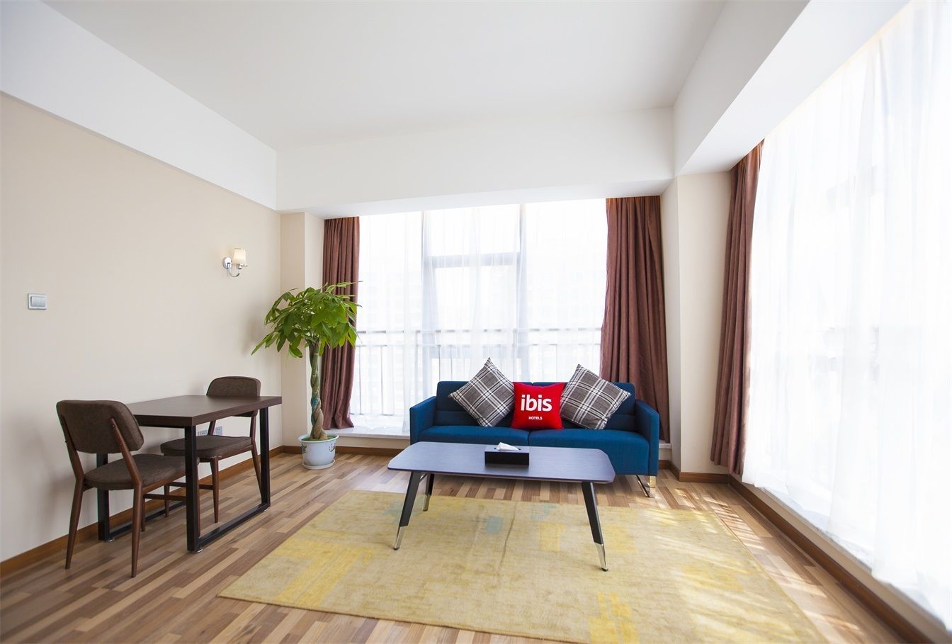 deluxe double room | desk, blackout curtains, free wifi