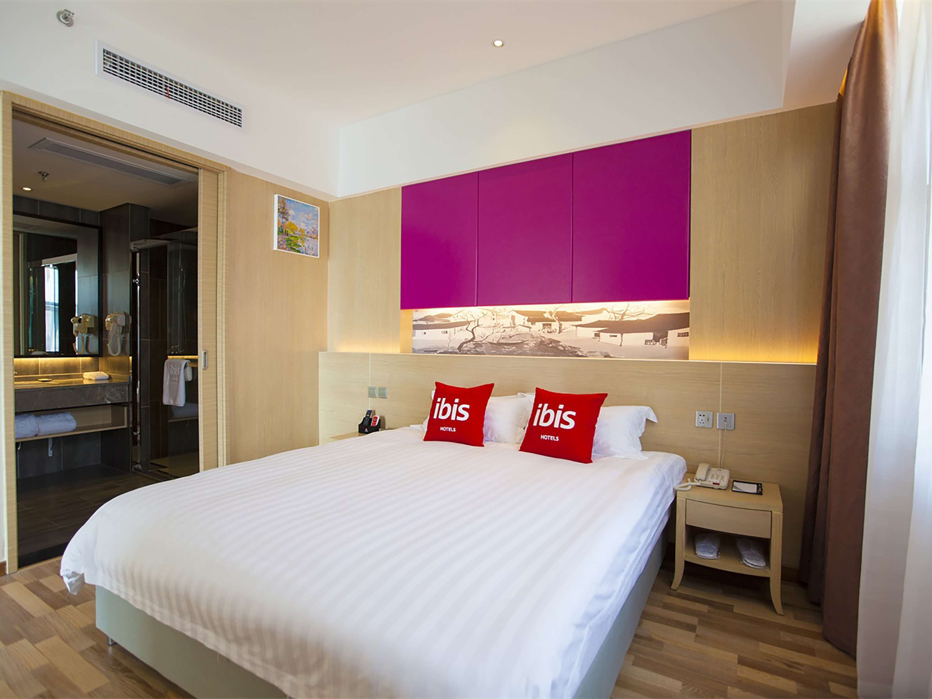 deluxe double room | desk, blackout curtains, free wifi