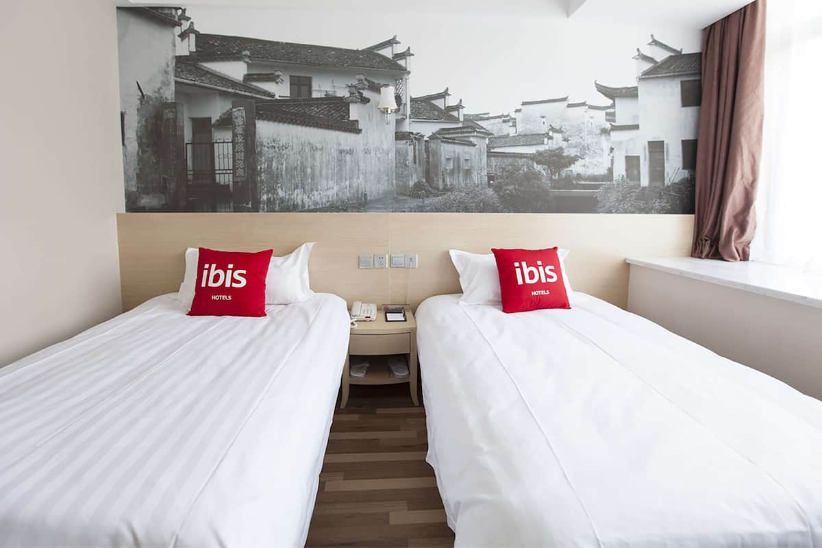 Desk, blackout curtains, free WiFi