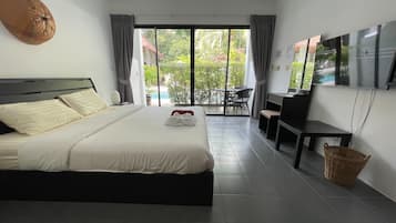 Deluxe Double Room | Hypo-allergenic bedding, in-room safe, desk, blackout curtains