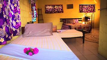 Kamer, 2 queensize bedden | Geluiddichte muren, gratis wifi, beddengoed