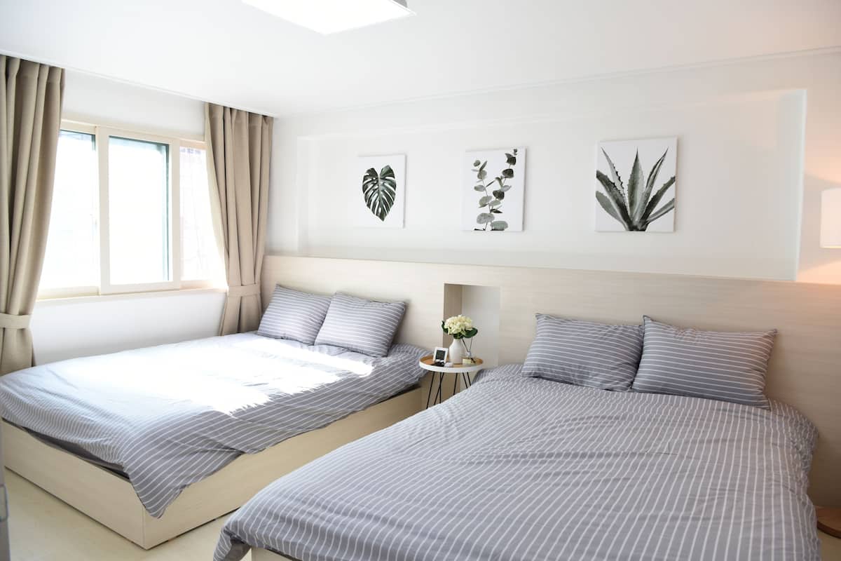 Room (301) | Free WiFi