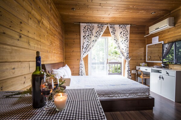 Deluxe Double Room (Iris)