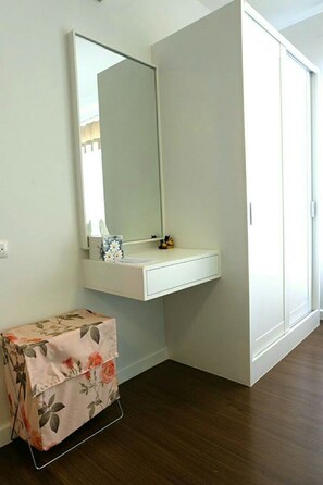 Studio with Pool View  | Room amenity - Baan Thew Lom Condominium (Cha-am)