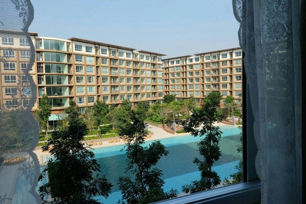 Studio with Pool View | Vista dalla camera