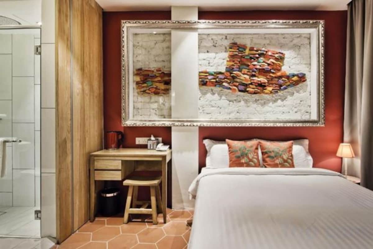 Deluxe Queen Room