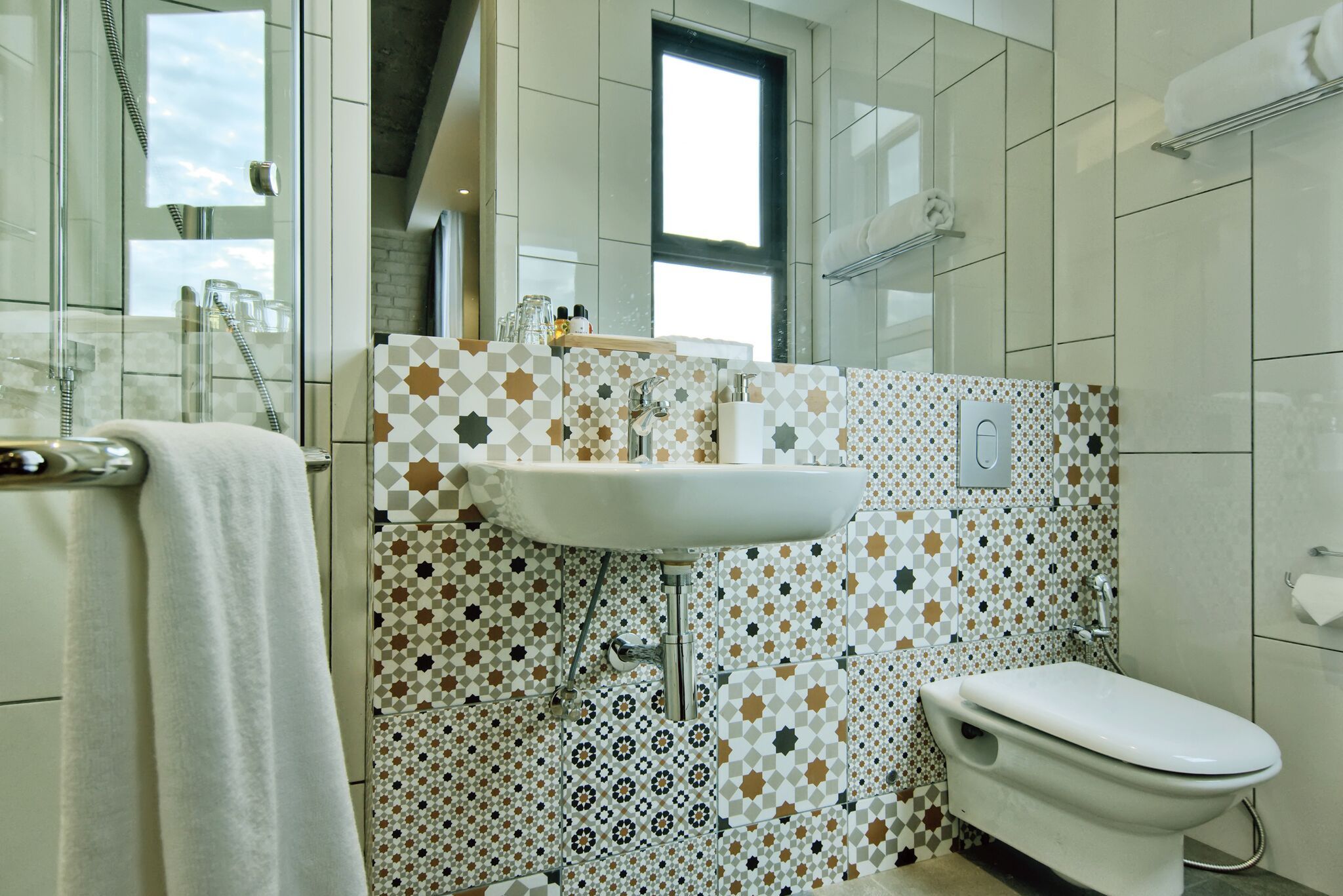 standard room, 1 queen bed | bathroom | free toiletries, hair dryer, slippers, bidet