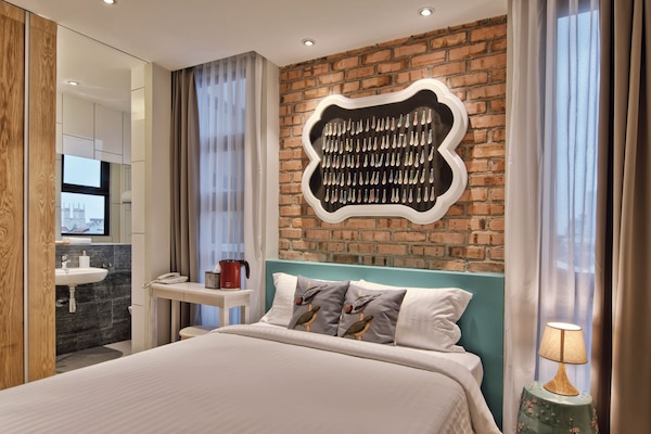 Standardrum - 1 queensize-säng | Minibar, värdeförvaringsskåp på rummet och skrivbord