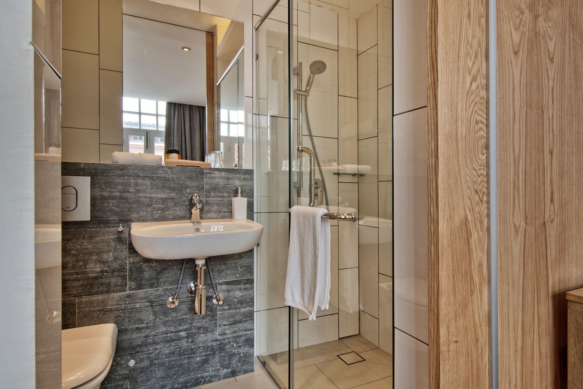 deluxe room, 1 queen bed | bathroom | free toiletries, hair dryer, slippers, bidet