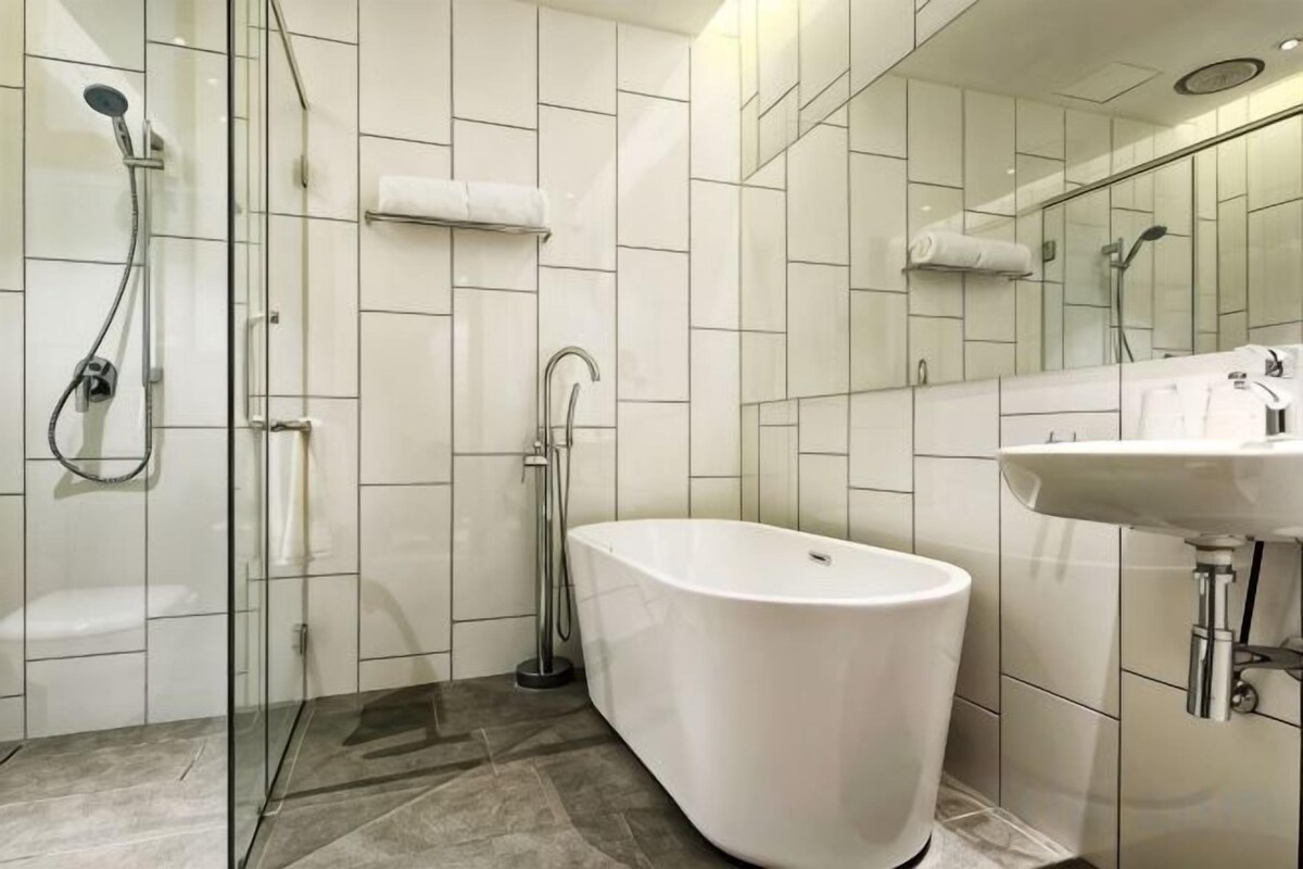 Bathroom | Free toiletries, hair dryer, slippers, bidet