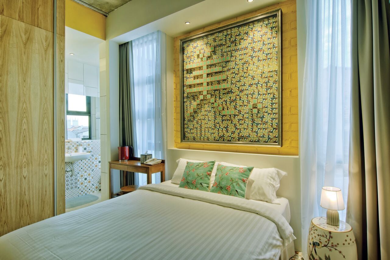 standard room, 1 queen bed | 1 bedroom, minibar, in-room safe, desk