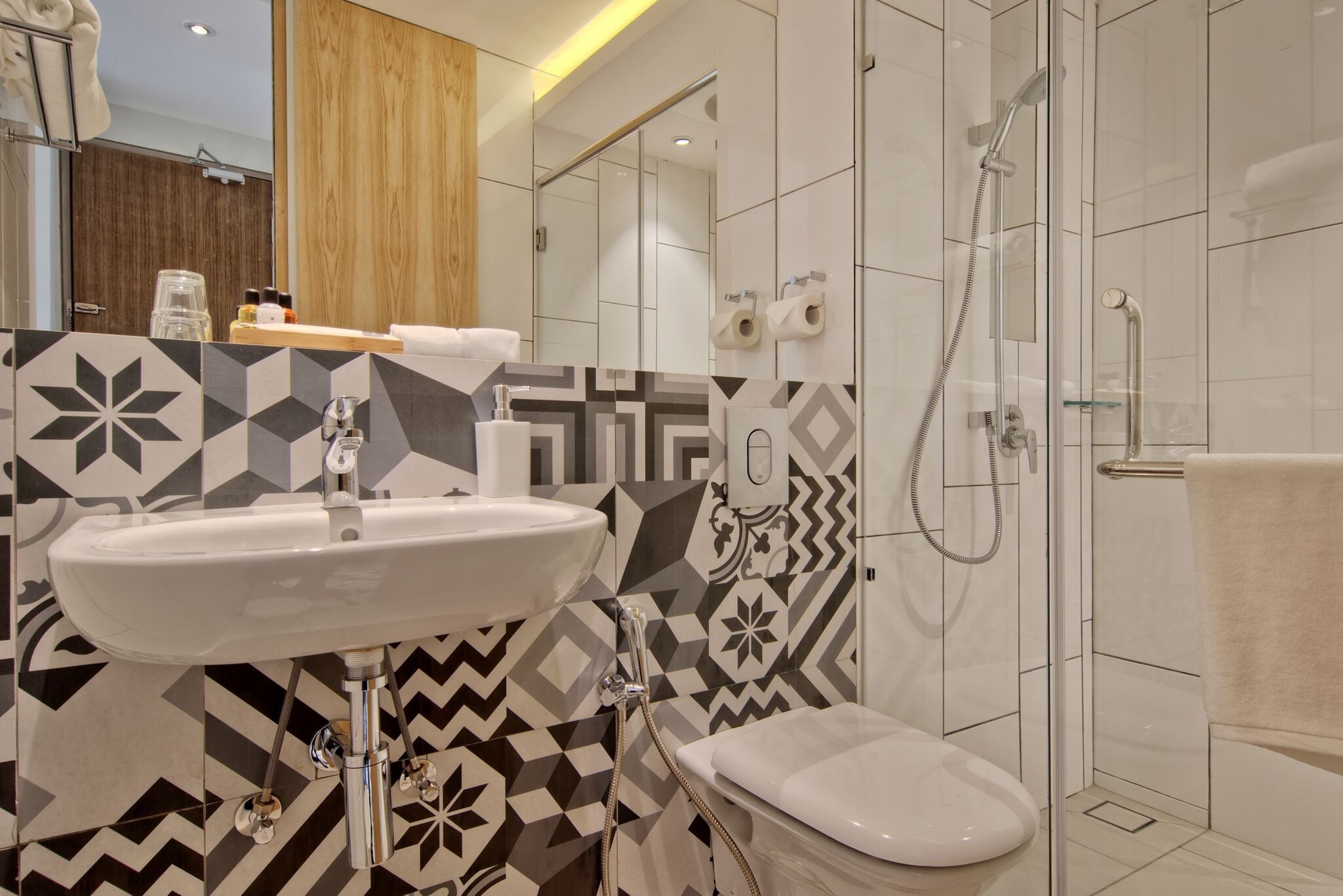 deluxe twin room | bathroom | free toiletries, hair dryer, slippers, bidet