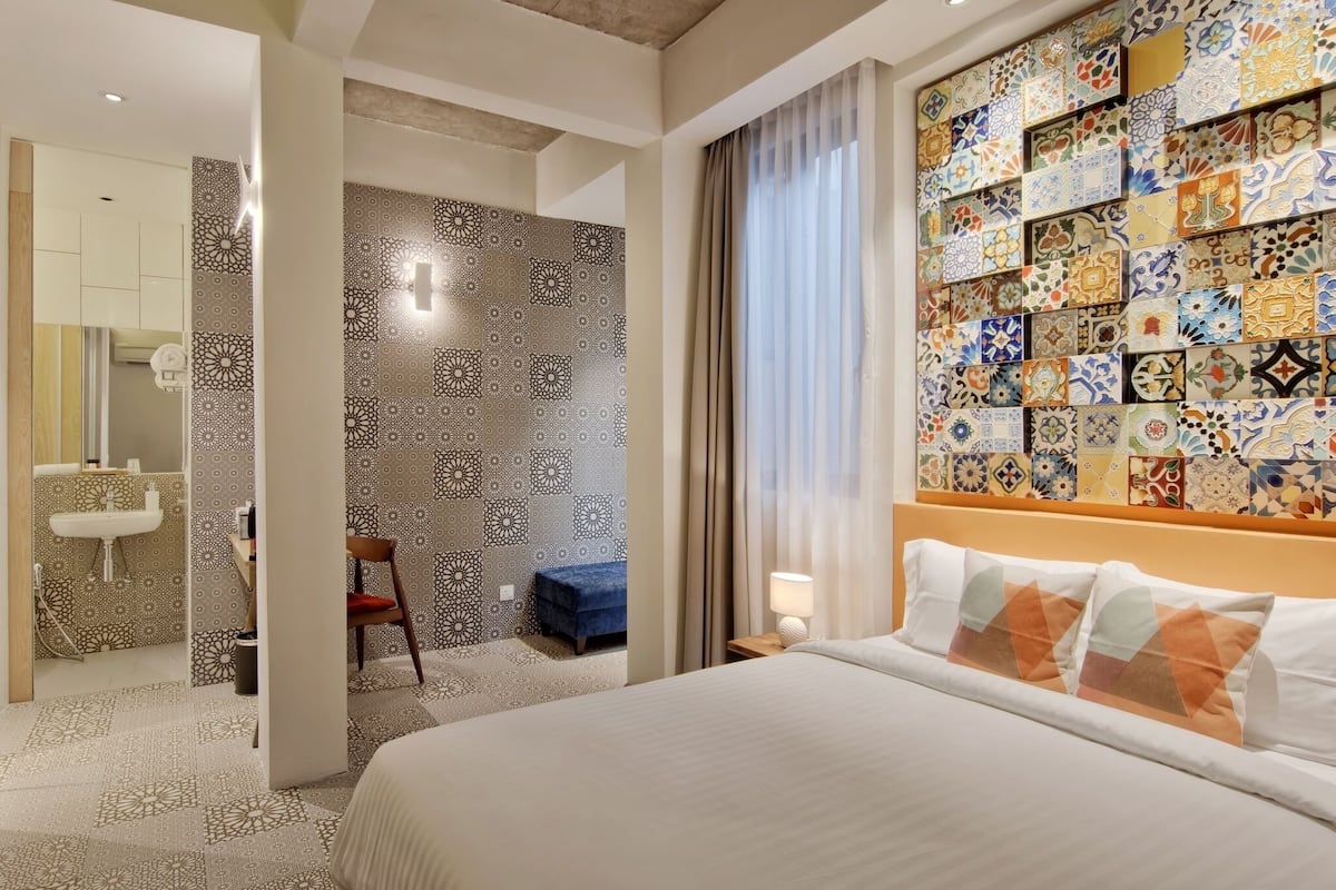 superior room, 1 queen bed | 1 bedroom, minibar, in-room safe, desk