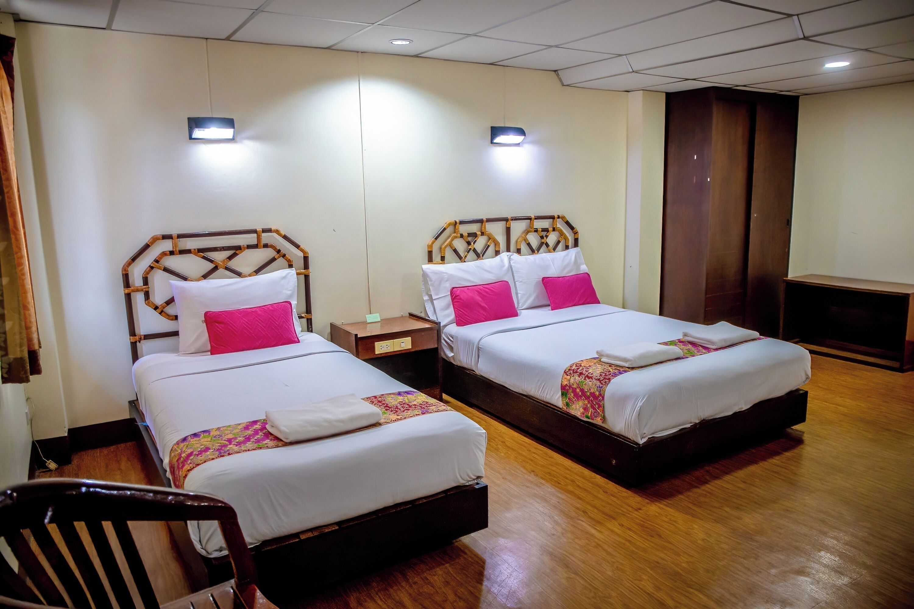 Standard Triple Room | Iron/ironing board, free WiFi