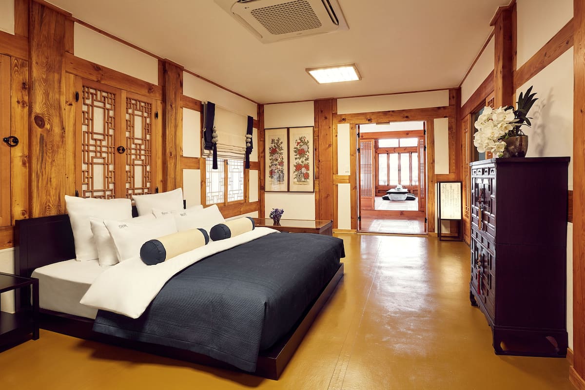 Royal Suite (Hanok View) | Free minibar, in-room safe, soundproofing, iron/ironing board