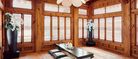 Suite Royale (Hanok View)