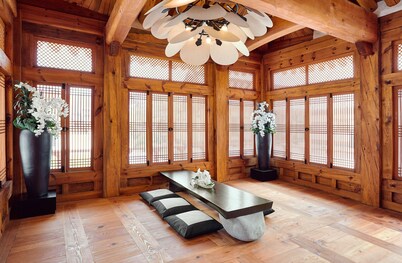 Hanok stay NAMWONYECHON by Kensington