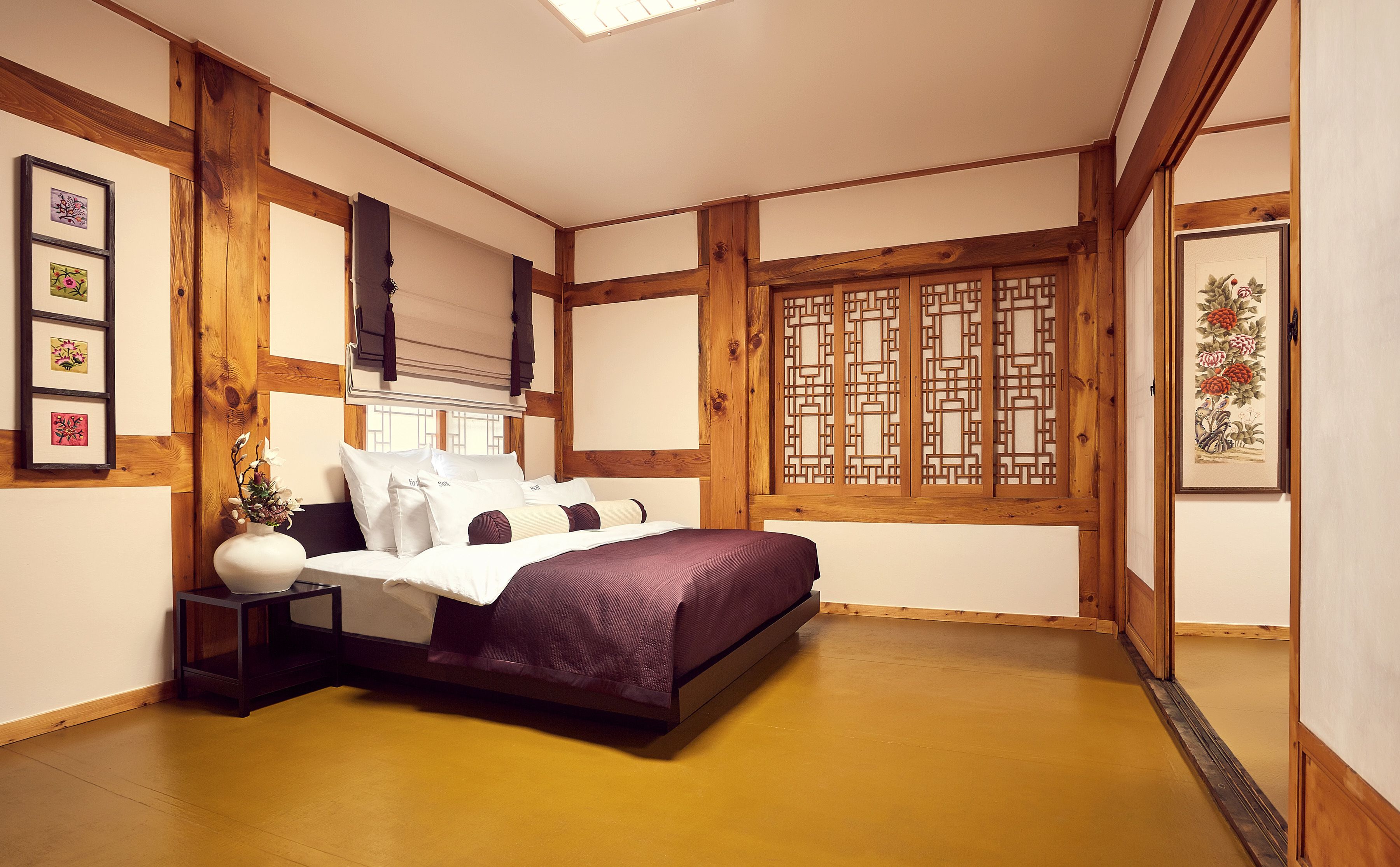 deluxe suite (hanok view) | free minibar, soundproofing, iron/ironing board, free wifi