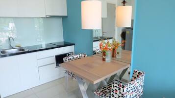 Fridge, microwave, stovetop, electric kettle