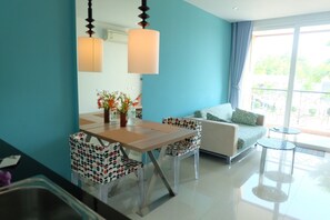 Flat-screen TV - Atlantis Condo Jomtien by Nan (Pattaya)