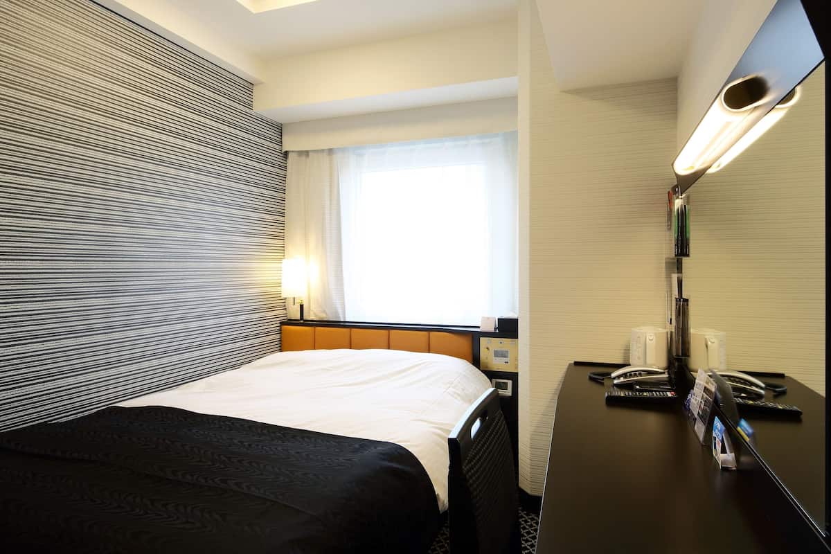 Single Room, Non Smoking | Peralatan tempat tidur premium, gebar bulu kapas, meja