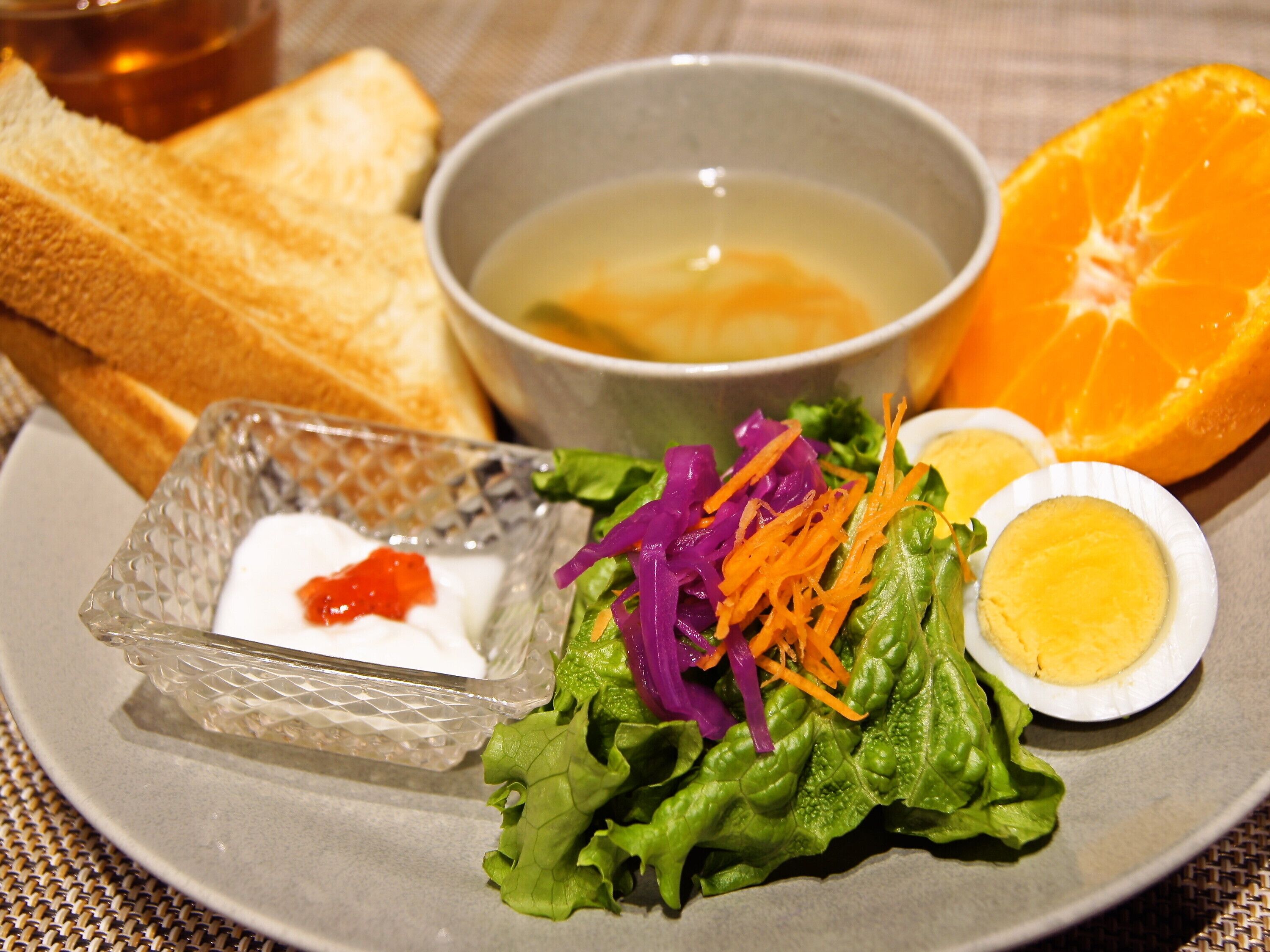 daily cooked-to-order breakfast for a fee