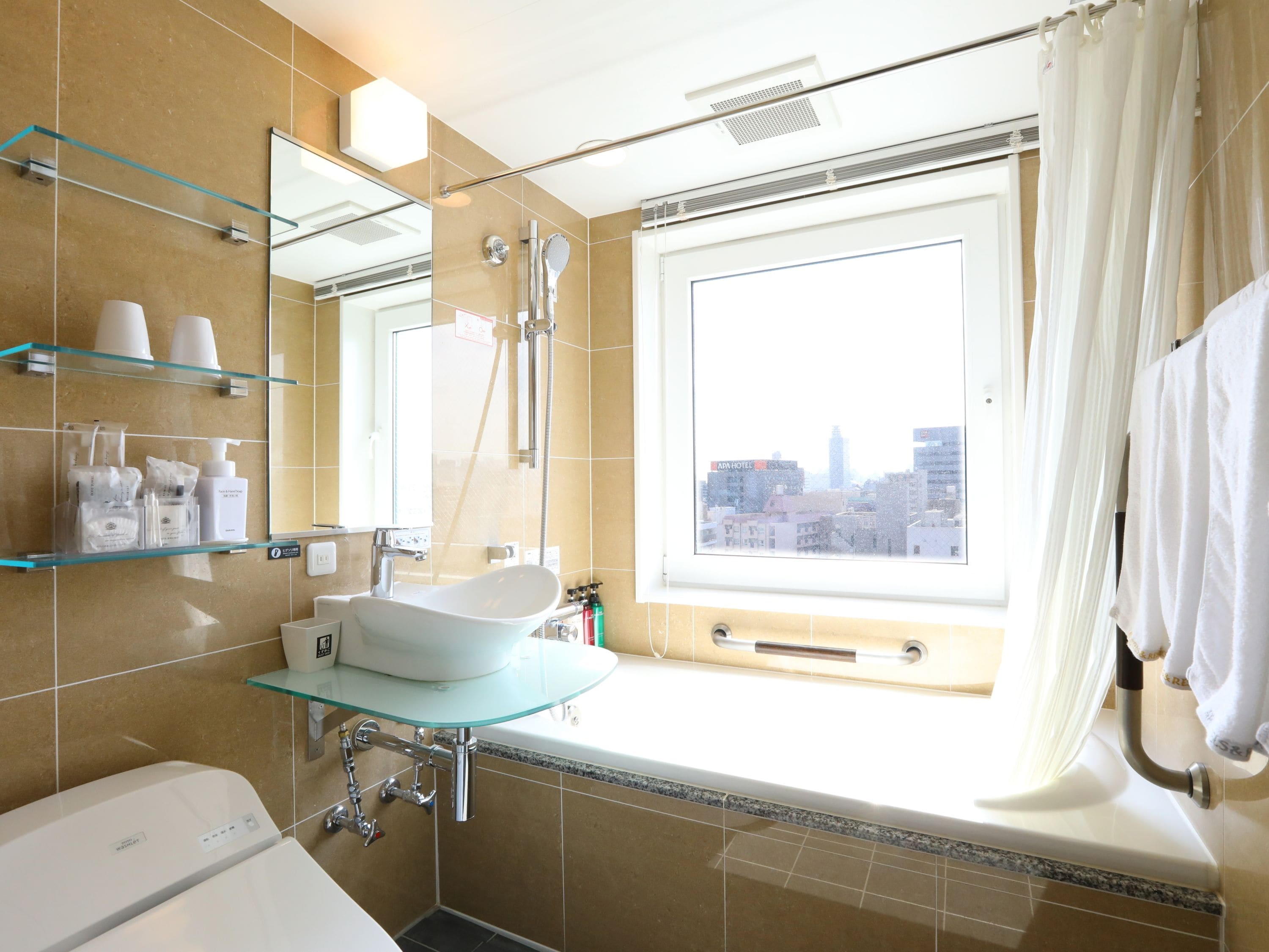 deluxe twin room, non smoking | bathroom | combined shower/bathtub, deep-soaking bathtub, free toiletries