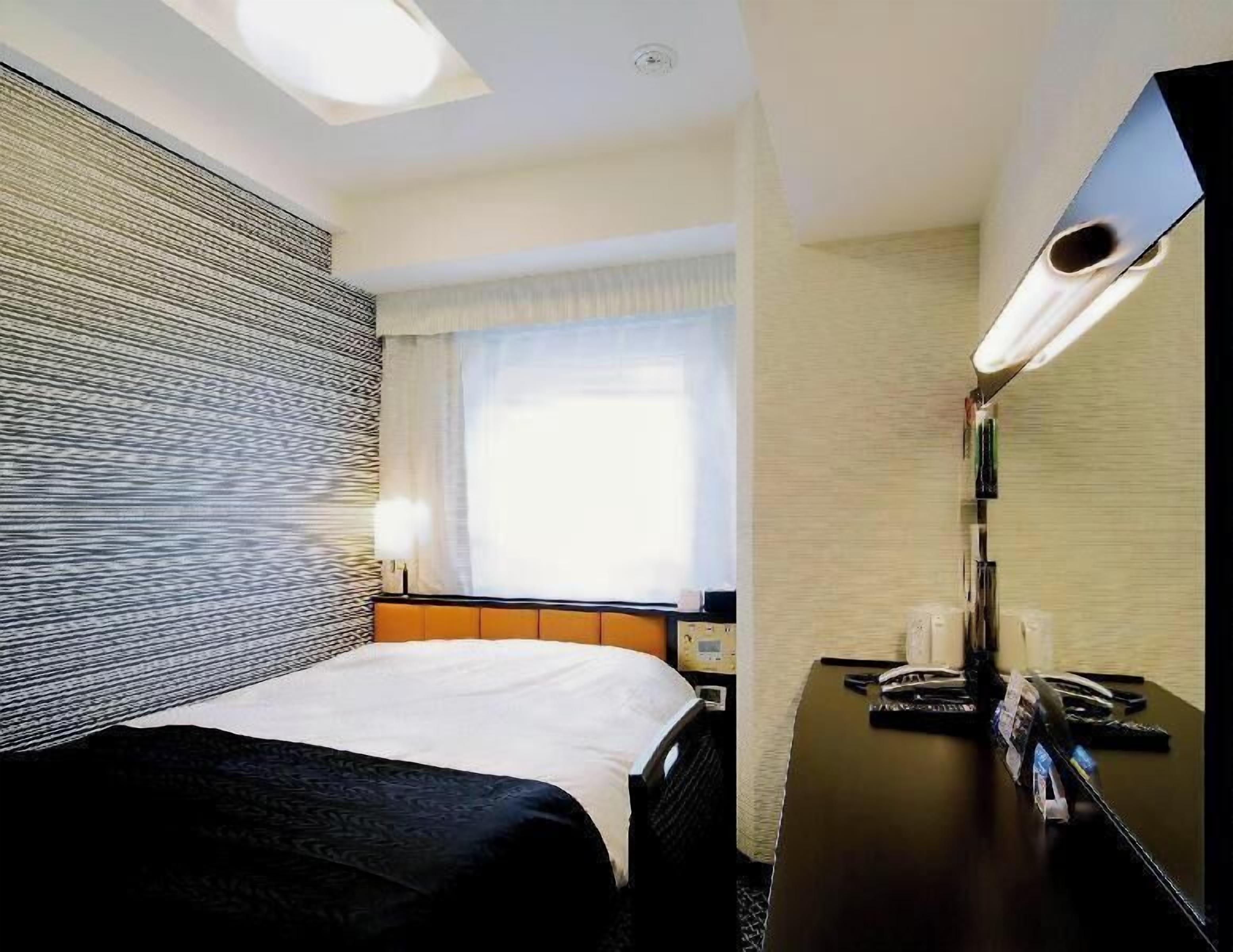 Premium bedding, down comforters, desk, blackout drapes