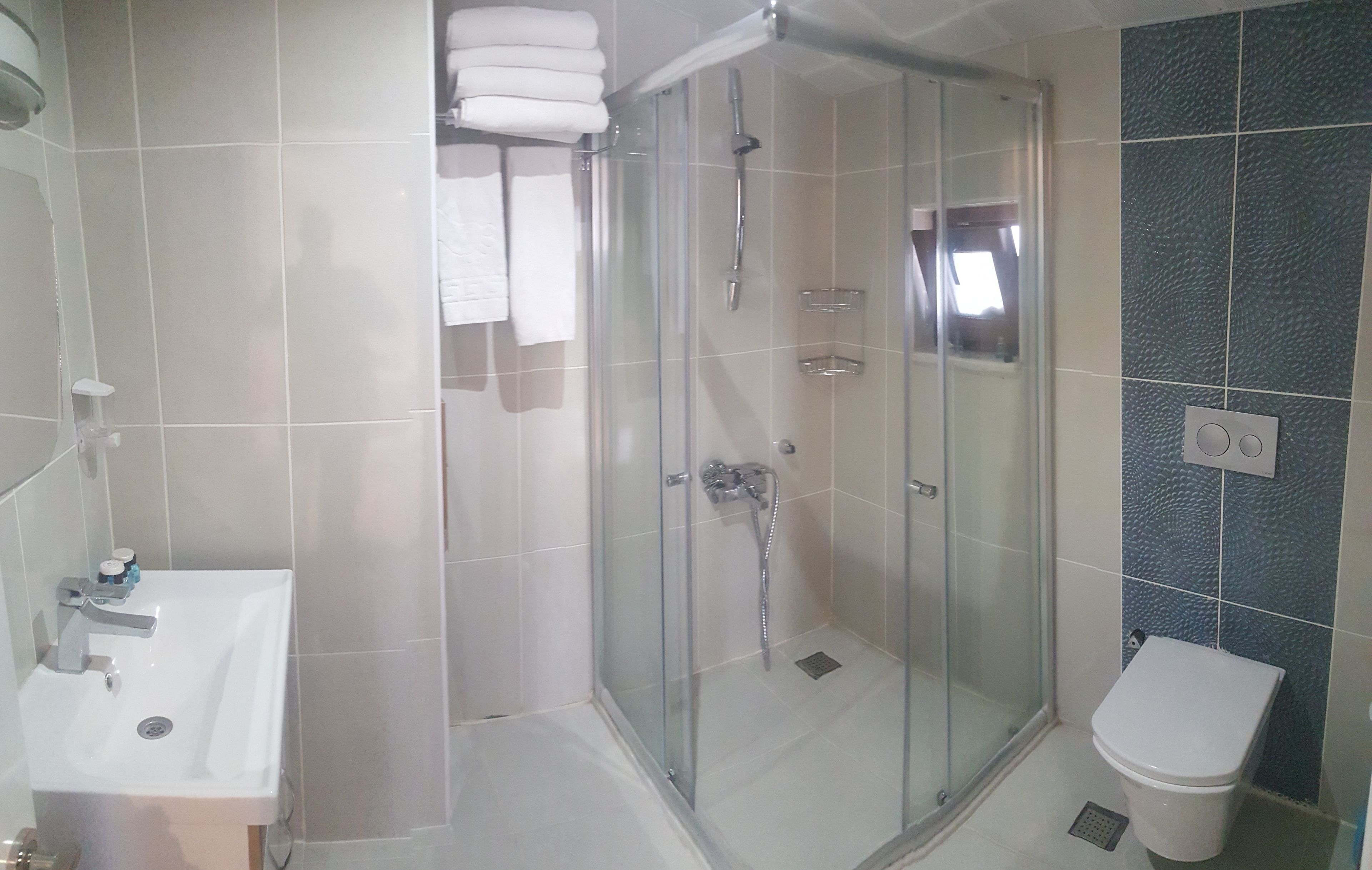 shower, rainfall showerhead, free toiletries, hair dryer