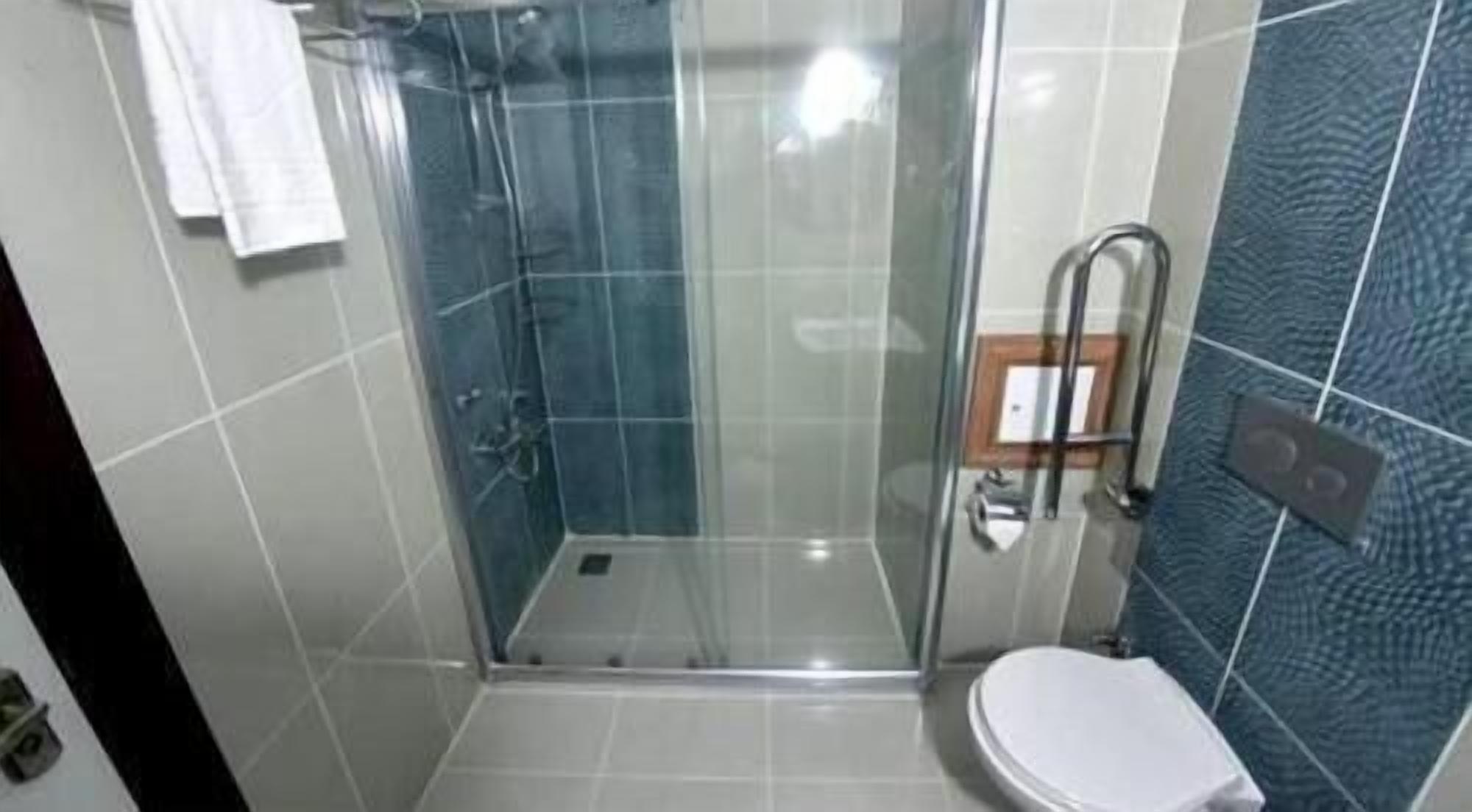 shower, rainfall showerhead, free toiletries, hair dryer