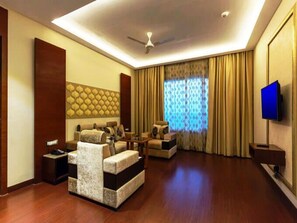 Luxury Suite, 1 Bedroom | View from room