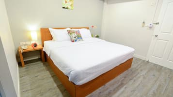 Superior | Escritorio, cortinas opacas, wifi gratis