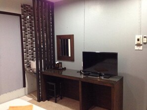 Standard-Zweibettzimmer | Fernseher