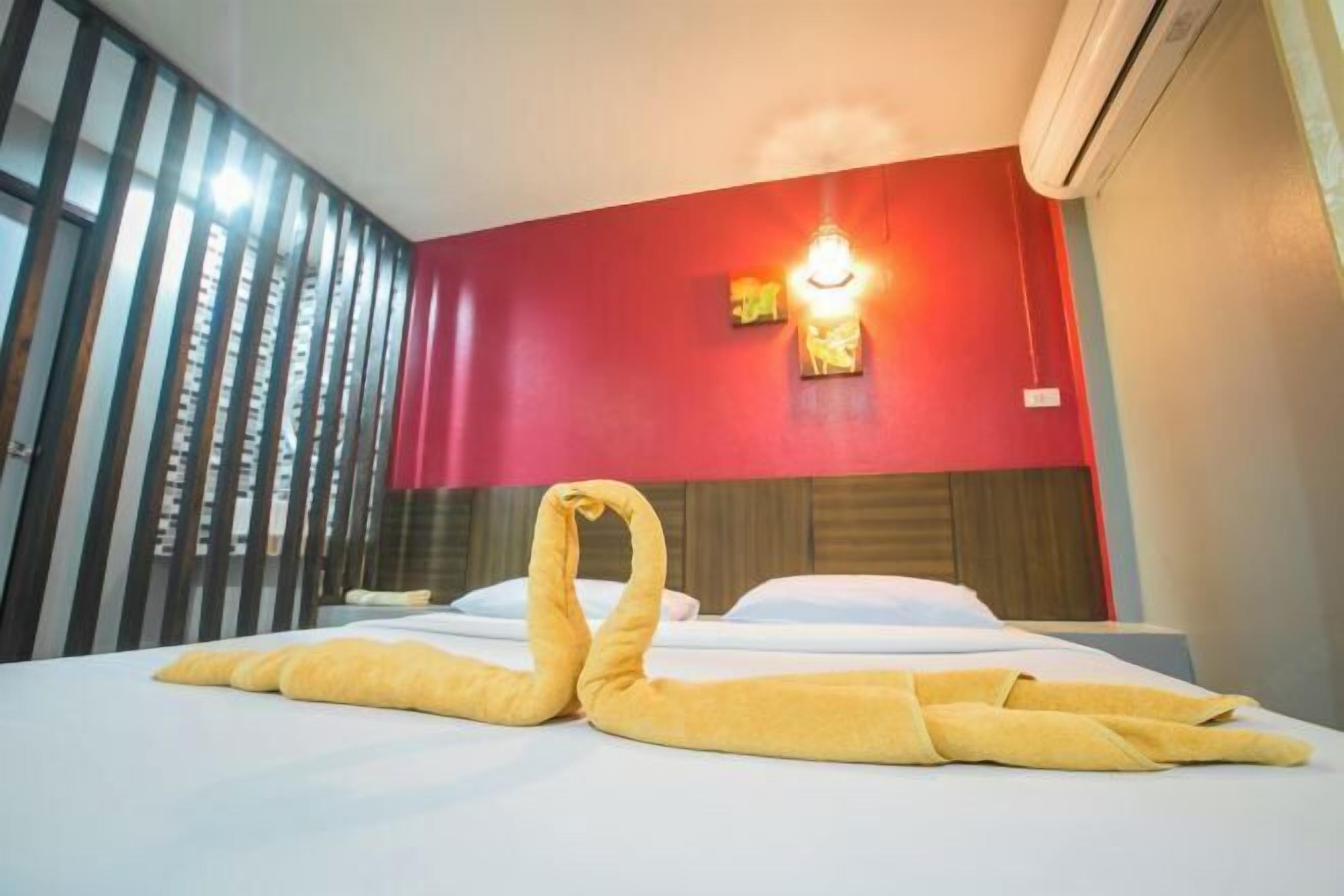 Escritorio, wifi gratis y ropa de cama 