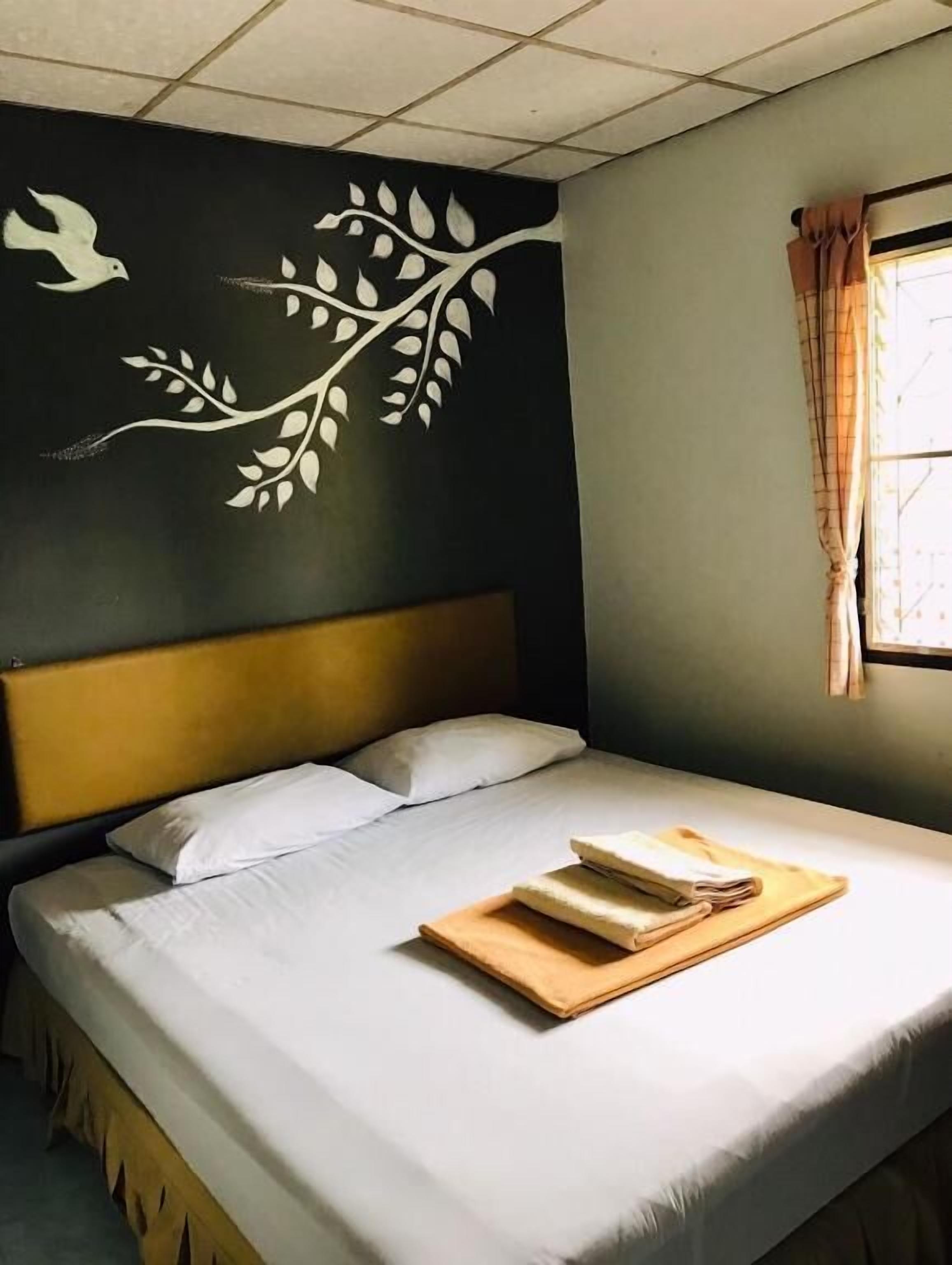 Desk, free WiFi, bed sheets