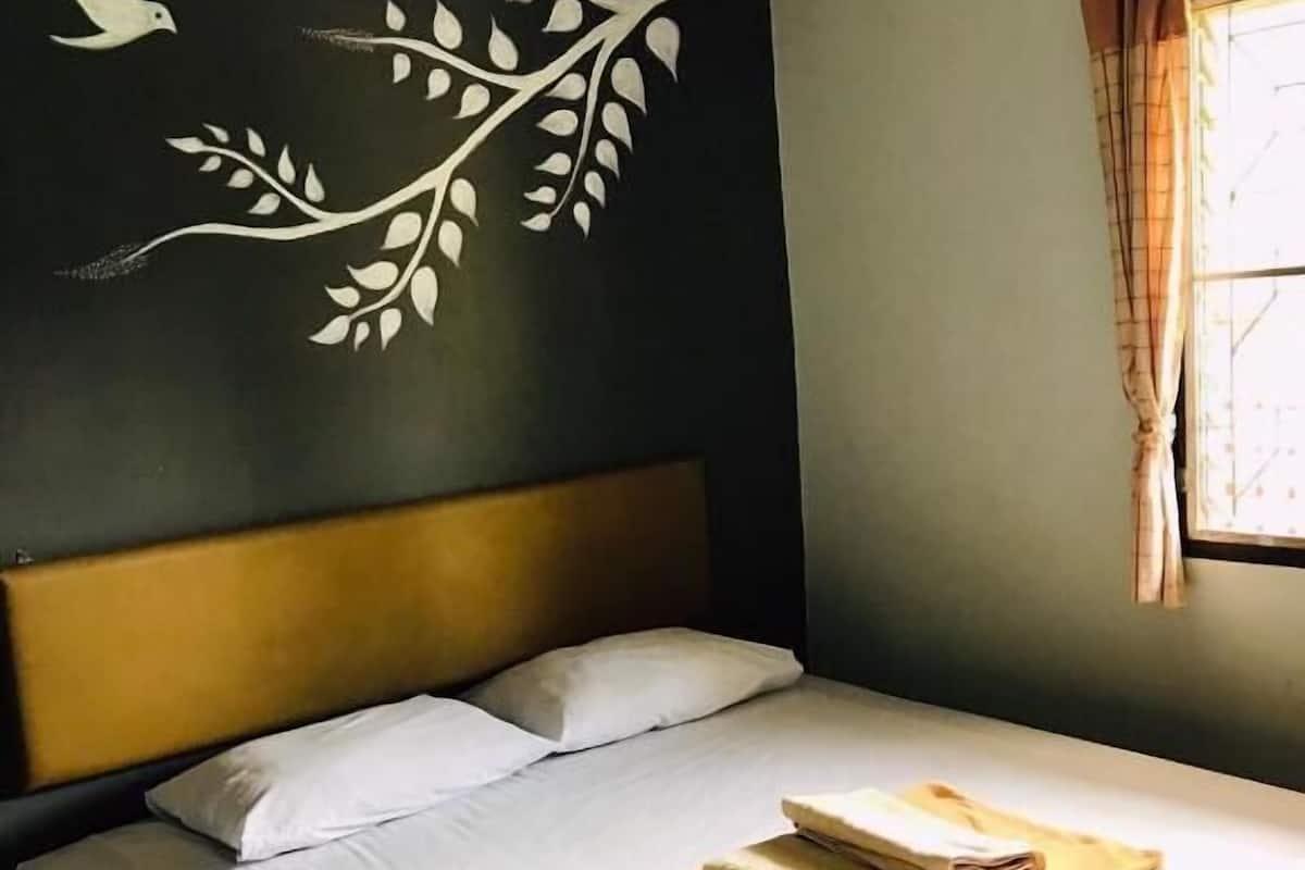 Desk, free WiFi, bed sheets
